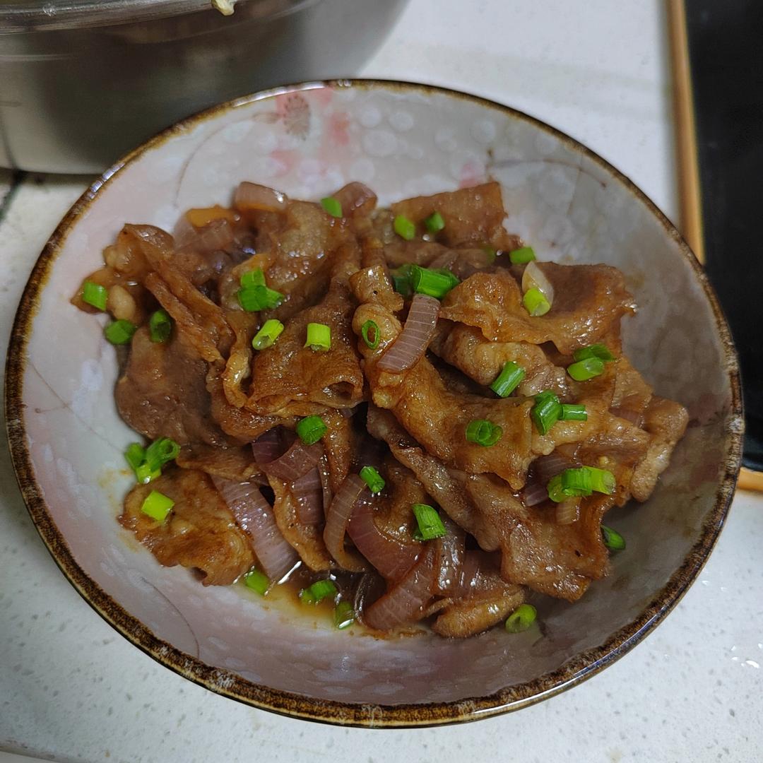 好吃到舔盘的秘制洋葱炒肥牛卷！拌饭巨香