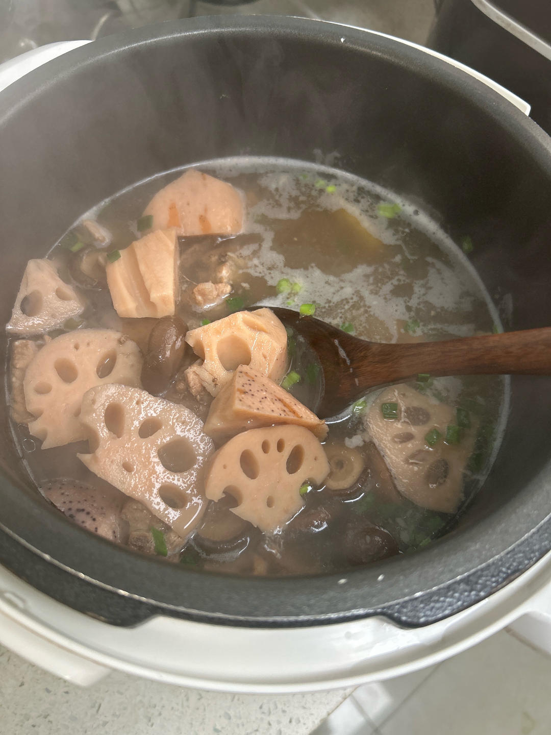 莲藕香菇炖排骨