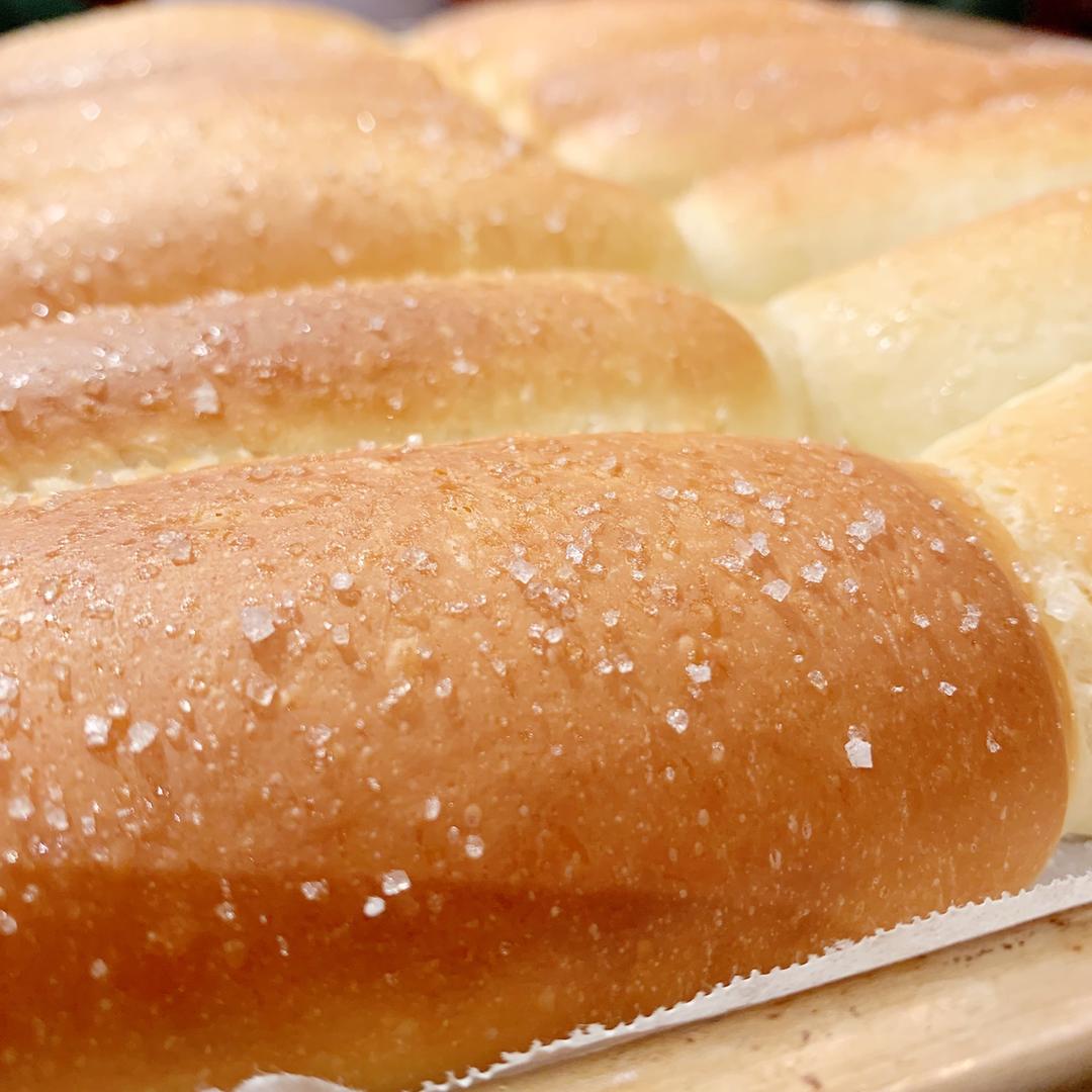 小丁丁的美食做的软绵绵温莎面包