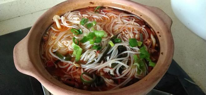 『超级好吃，汤都要喝完』达州砂锅米线的做法