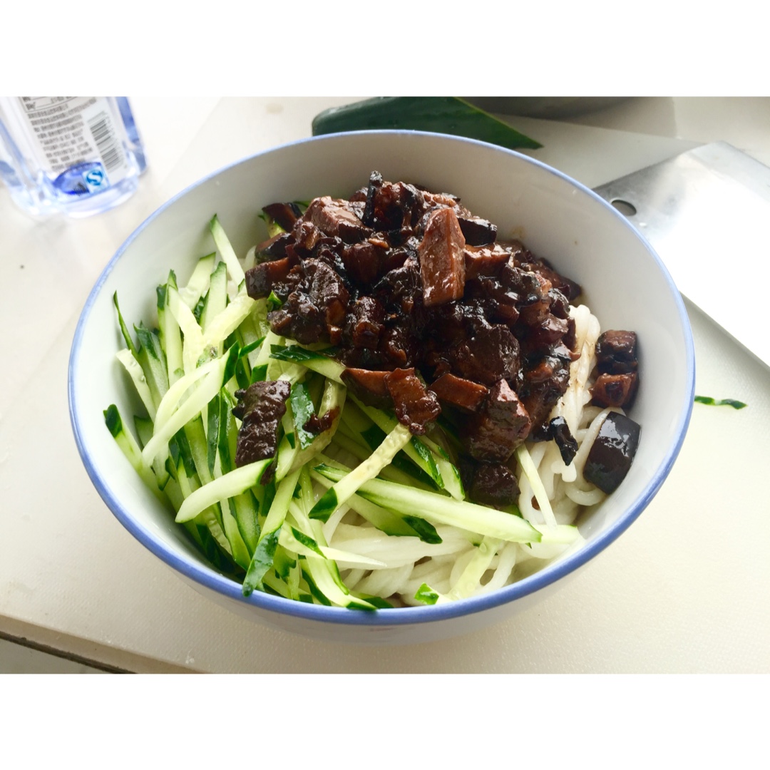 香菇卤肉面