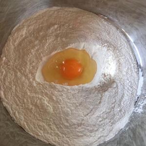 发面包子角瓜（西葫芦）鸡蛋的做法 步骤1