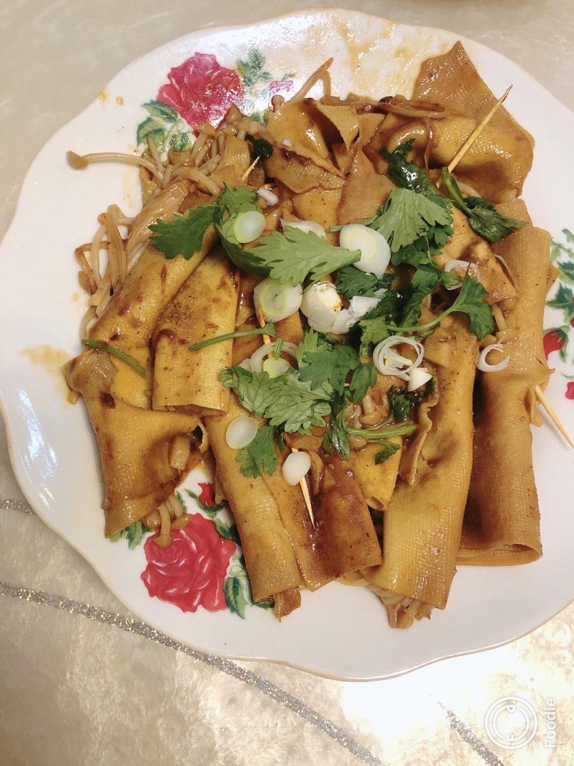 金针菇豆皮卷