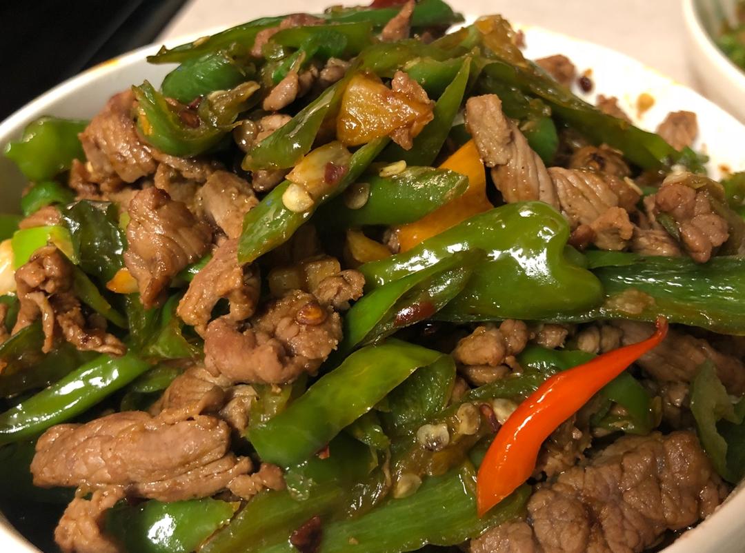穿白袍的不一定是厨子做的青椒炒牛肉