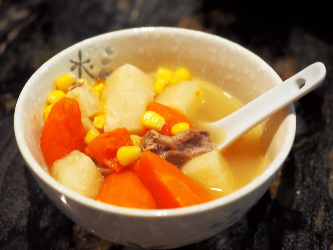 沙葛（Jicama）胡萝卜玉米排骨汤（留学生菜谱）