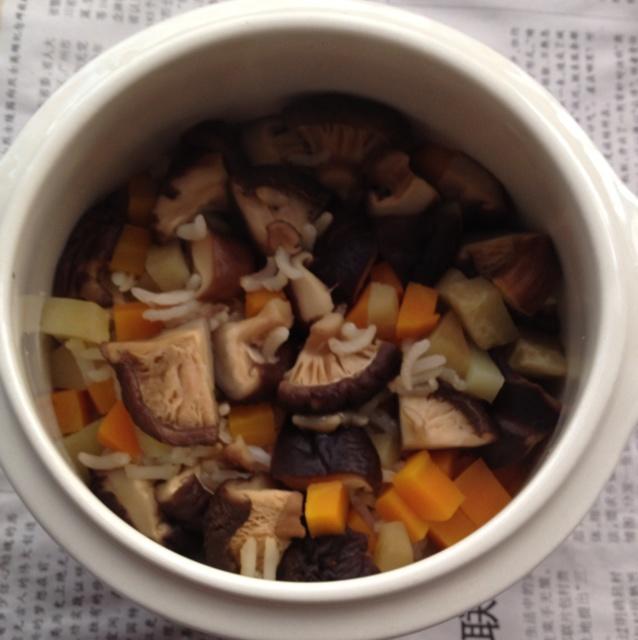 「暗黑料理」之什锦香菇饭的做法