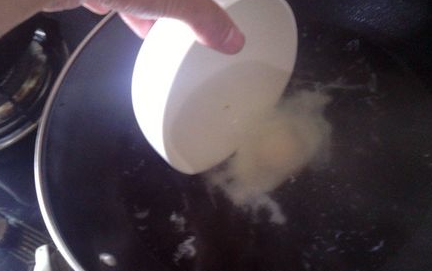 做水煮荷包蛋的技巧的做法 步骤4