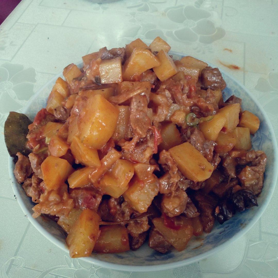 红烧牛肉土豆 （独家秘制）