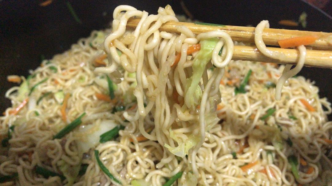 时蔬炒泡面