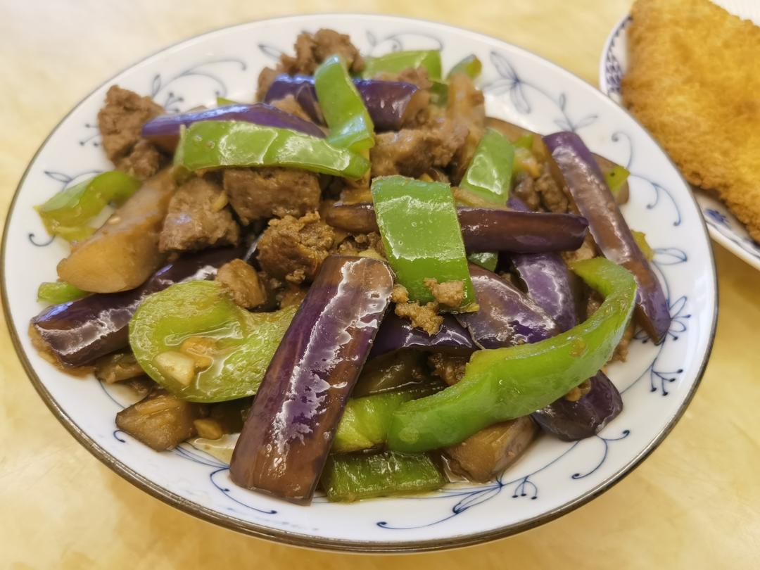 这么炒的青椒炒茄子，饭可以多吃两碗