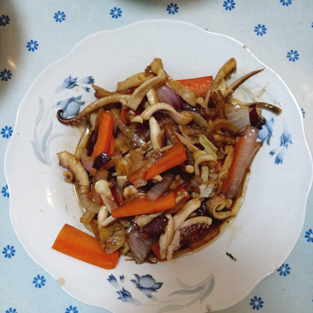 完全没有腥味超好吃营养的洋葱炒鱿鱼须