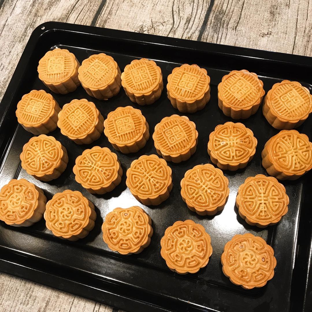 广式月饼—蛋黄莲蓉月饼