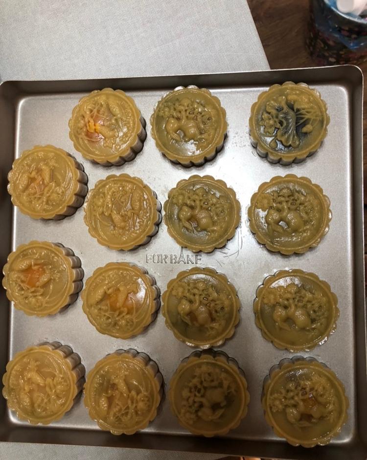 广式月饼－－蛋黄豆沙月饼