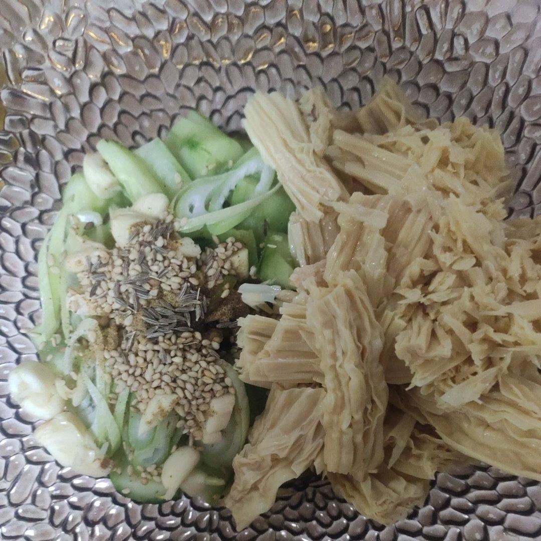 分三步99%还原菜市场凉拌菜-拍黄瓜/拌黄瓜/拌腐竹