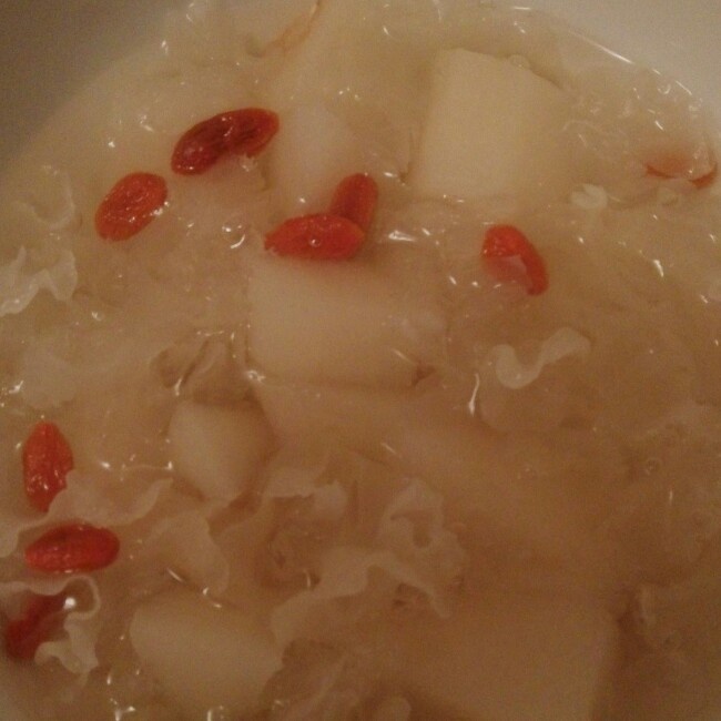 冰糖银耳雪梨汤
