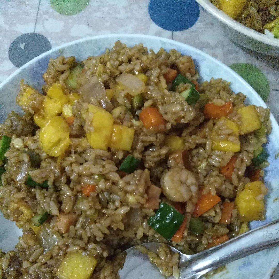 虾仁菠萝炒饭