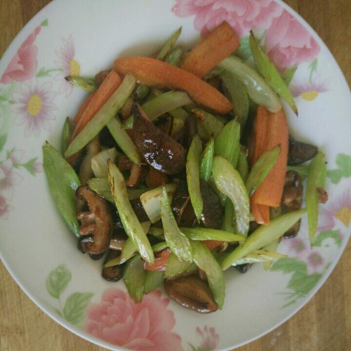 素炒香菇芹菜