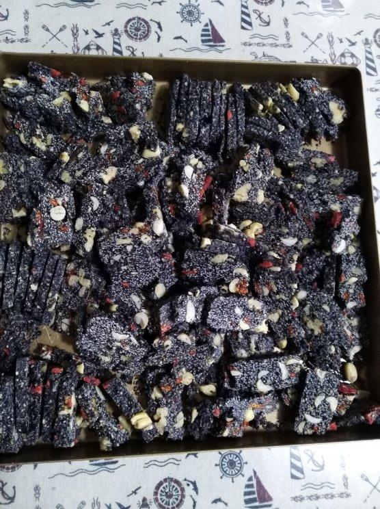 枸杞核桃花生黑芝麻片