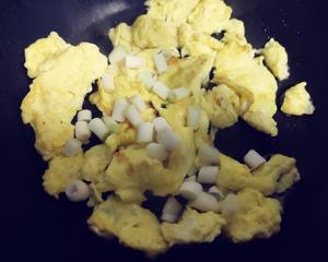 蒜炒鸡蛋的做法 步骤5