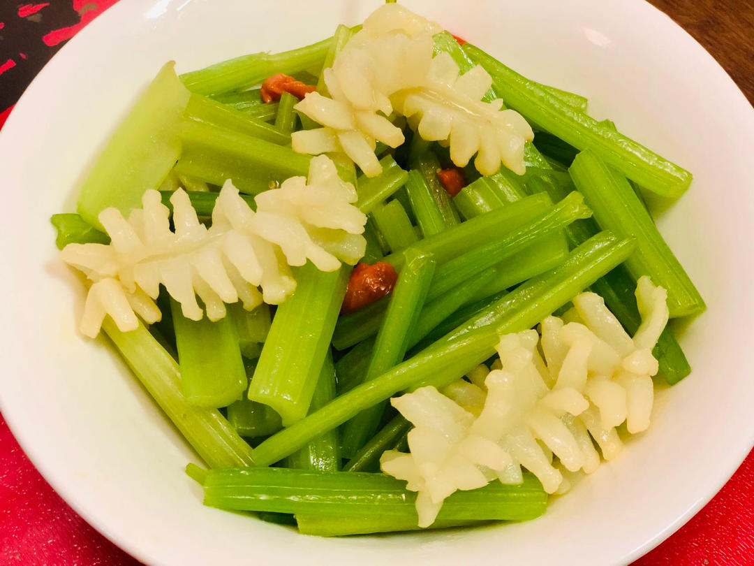 芹菜炒鱿鱼花