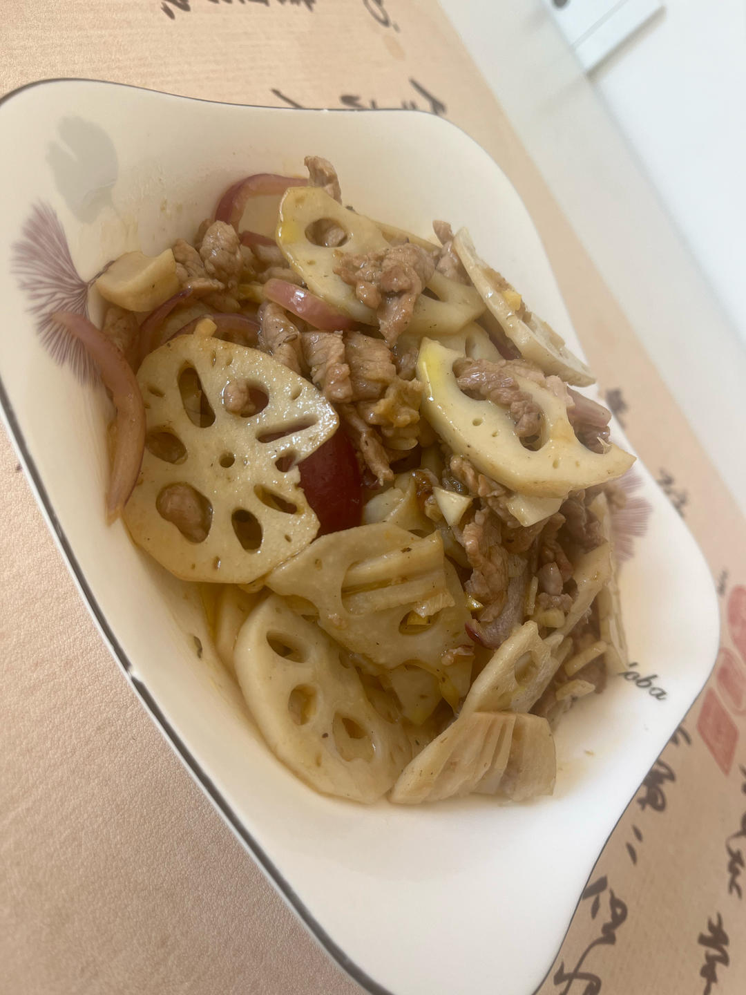 大蒜香味猪肉炒藕