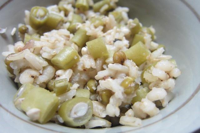 绿豆豆角焖饭的做法