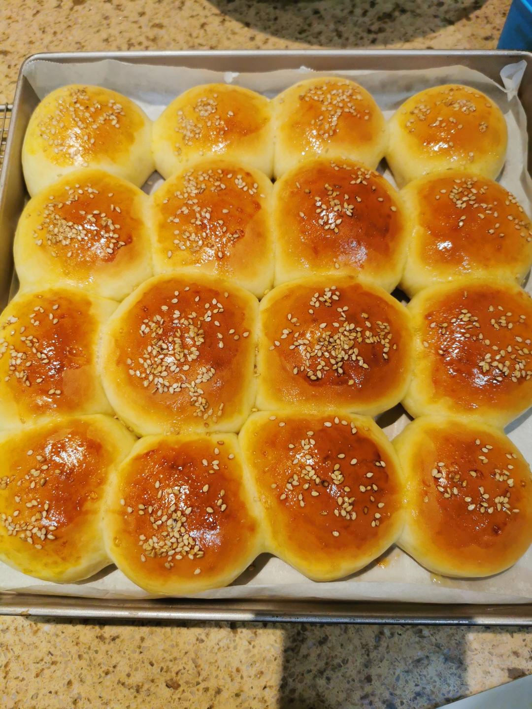 羽毛般柔软拉丝 | 奶呼呼的牛奶云朵小餐包