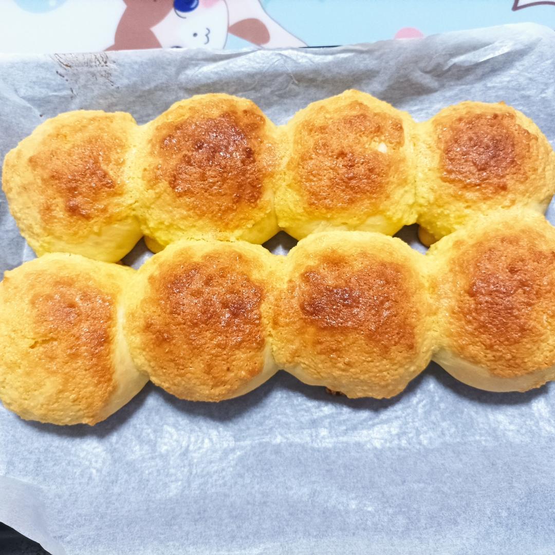 椰蓉小餐包。柔软拉丝，椰香浓郁
