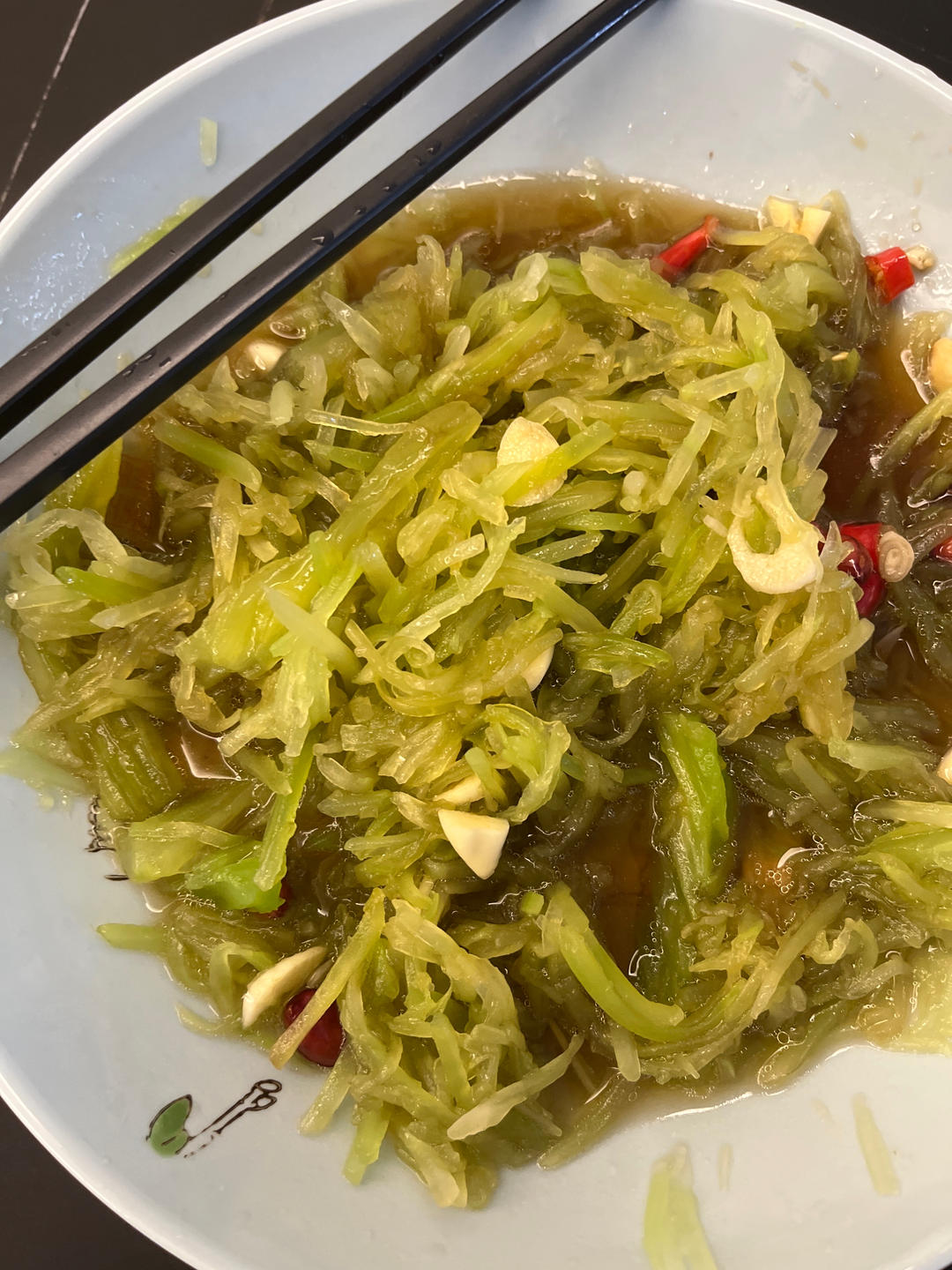 10分钟搞定的快手凉拌菜，清脆爽口的凉拌莴笋丝
