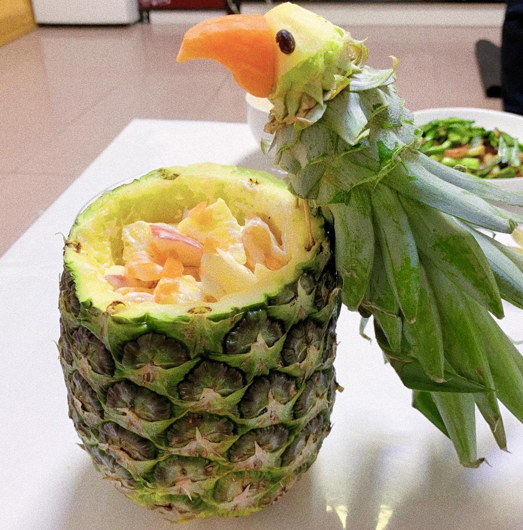 水果拼盘-鹦鹉菠萝凤梨