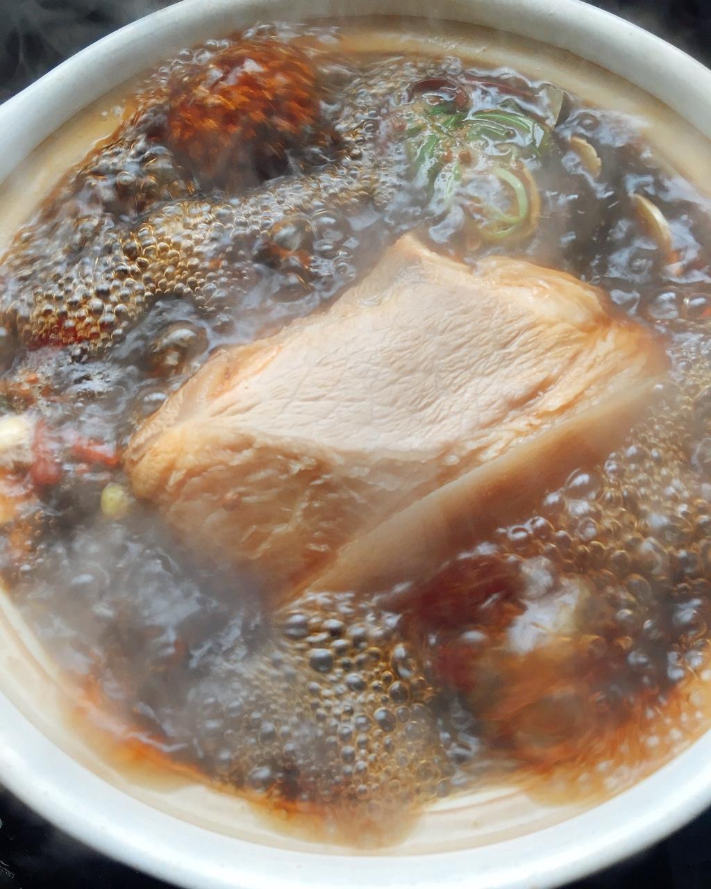 加了鹌鹑蛋后，这盘红烧肉，美味的逆天啦——鹌鹑蛋烧肉（孔瑶食谱）