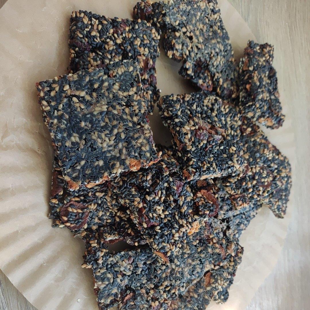 无糖无油健康小零食：红枣核桃芝麻薄脆