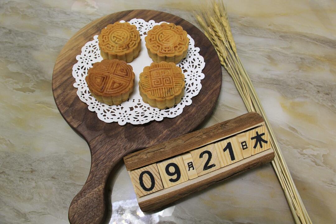 广式月饼——蛋黄莲蓉月饼