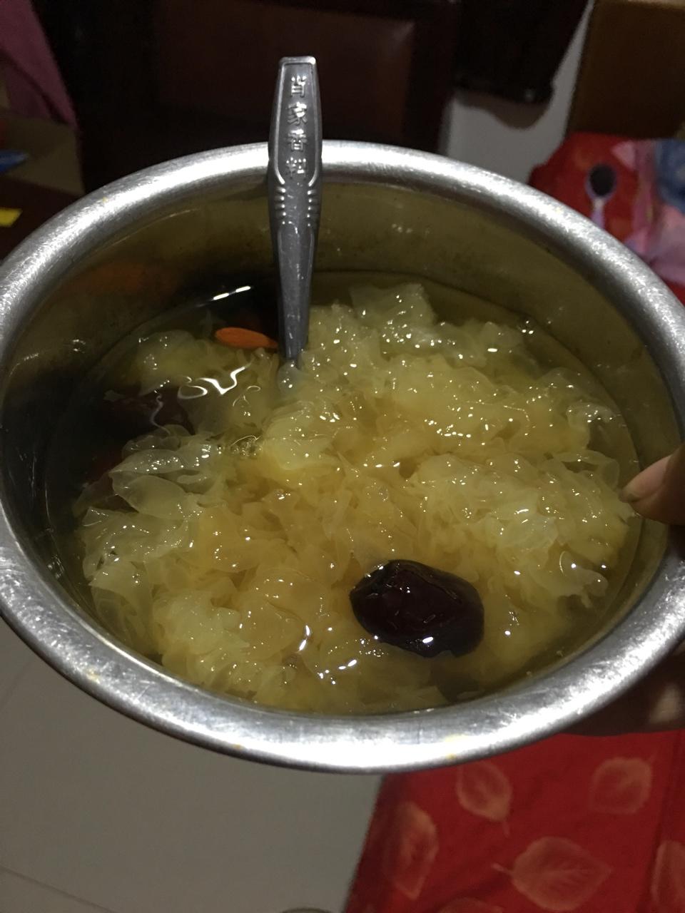 银耳红枣枸杞甜汤