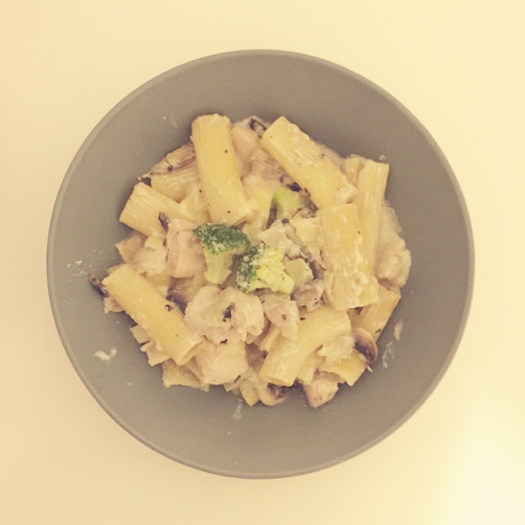 奶油蘑菇鸡肉意面