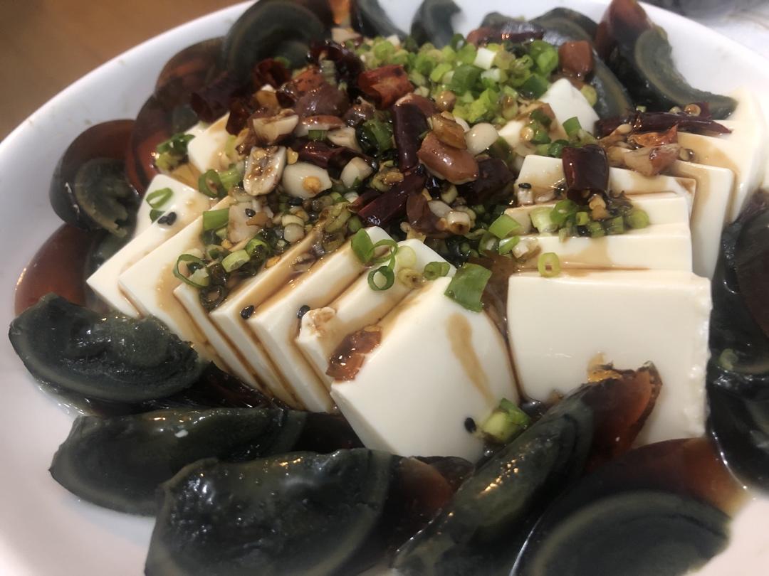 皮蛋拌豆腐