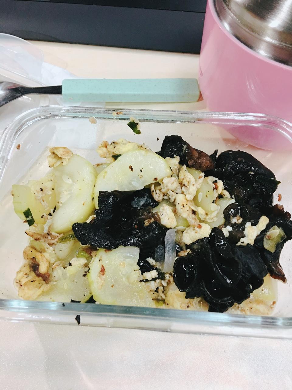 黄瓜木耳炒鸡蛋