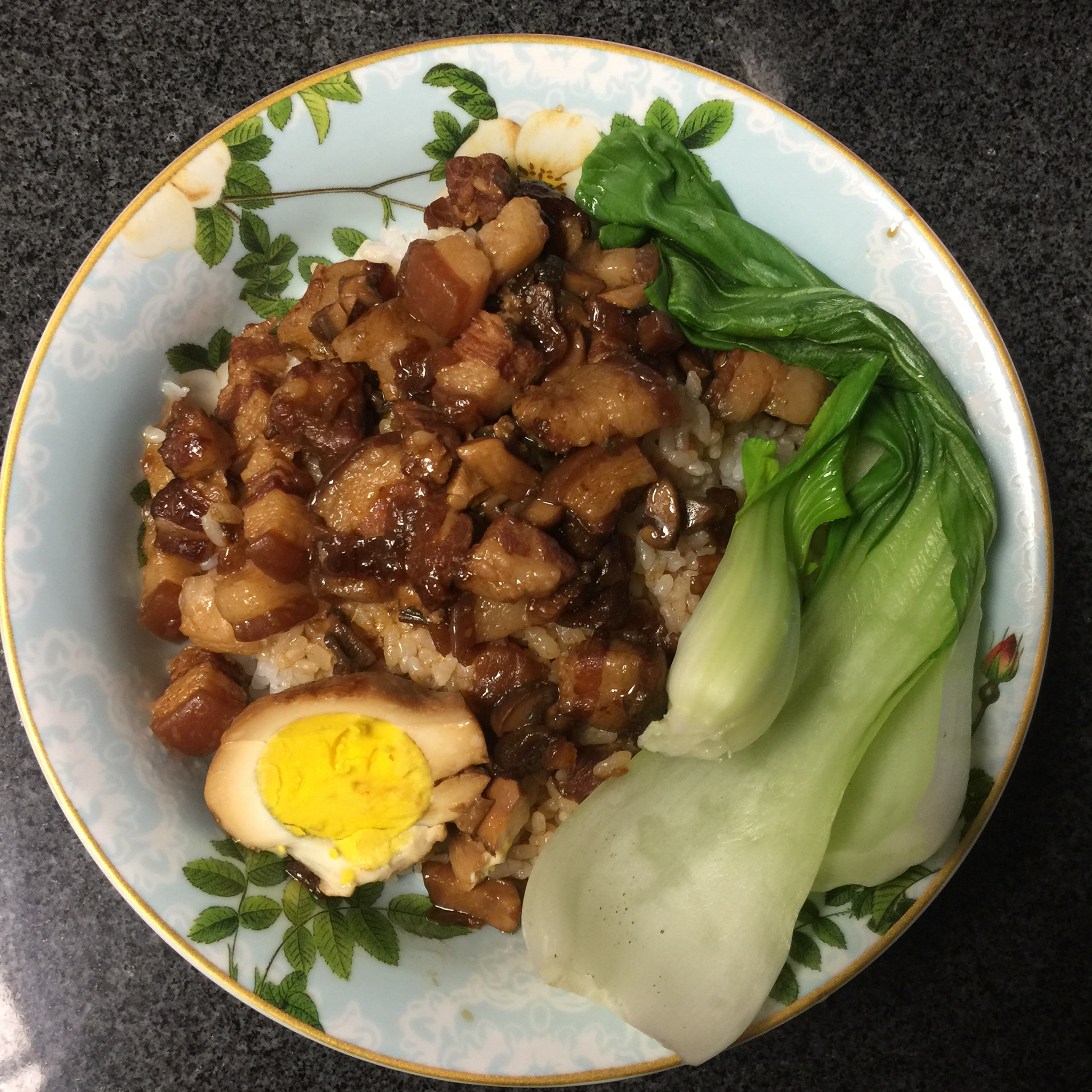 洋葱酥卤肉饭