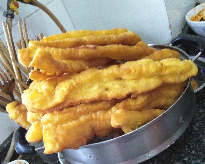 教你做外面卖的油条，简单好吃的做法