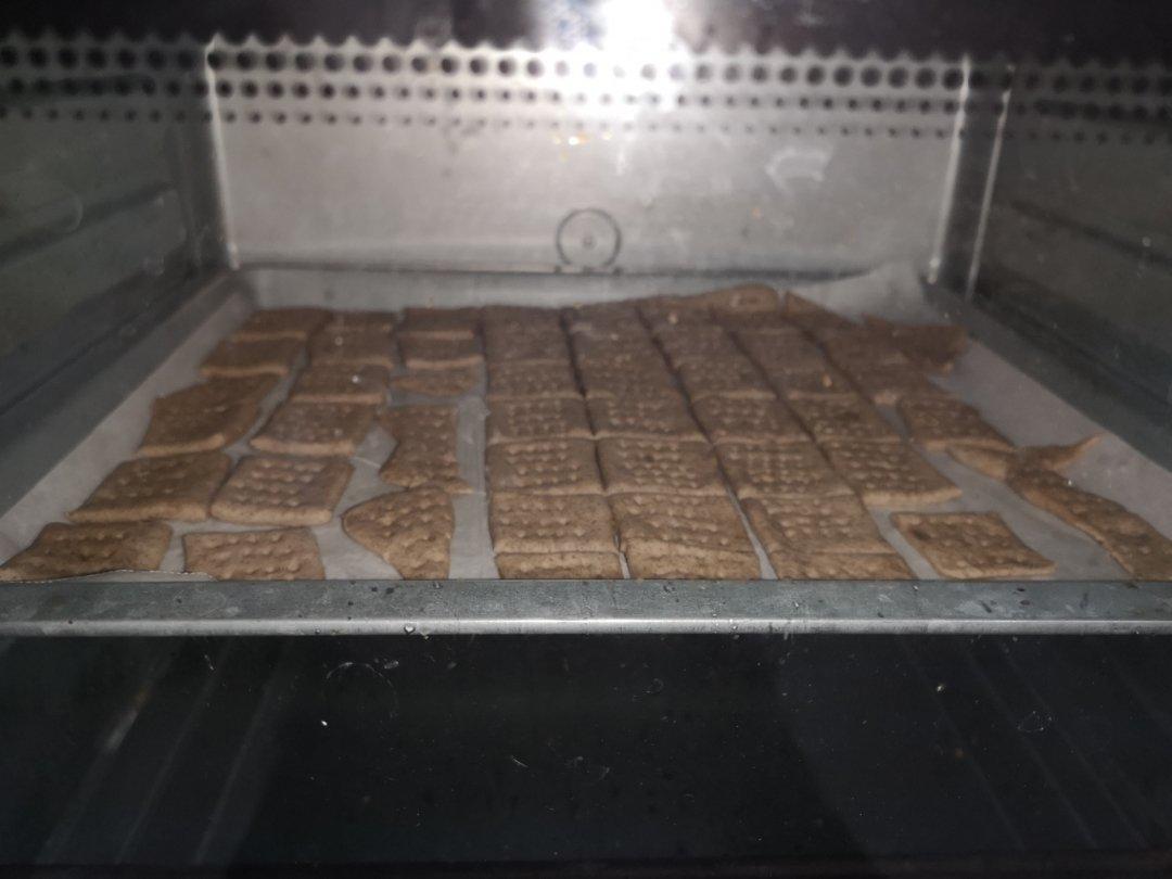 低卡减脂小零食—苏打饼干
