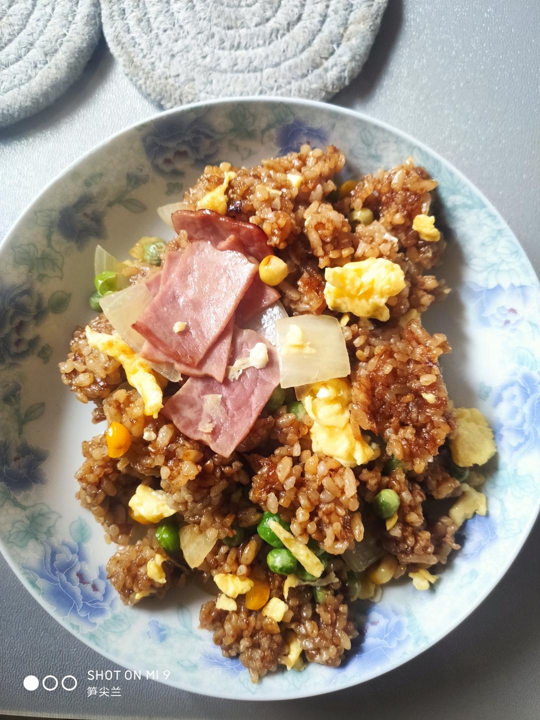 超级好吃的酱油火腿蛋炒饭！