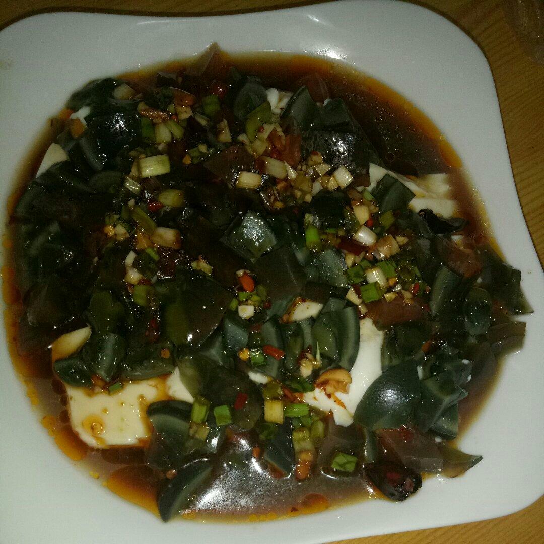 皮蛋拌豆腐
