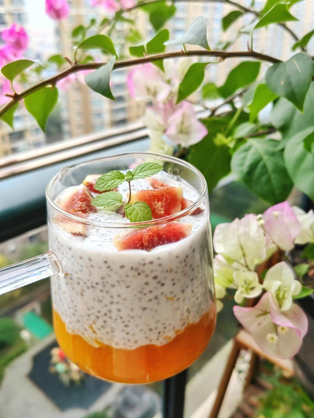 莓果奇亚籽酸奶布丁. Berries Chia Pudding Parfait.