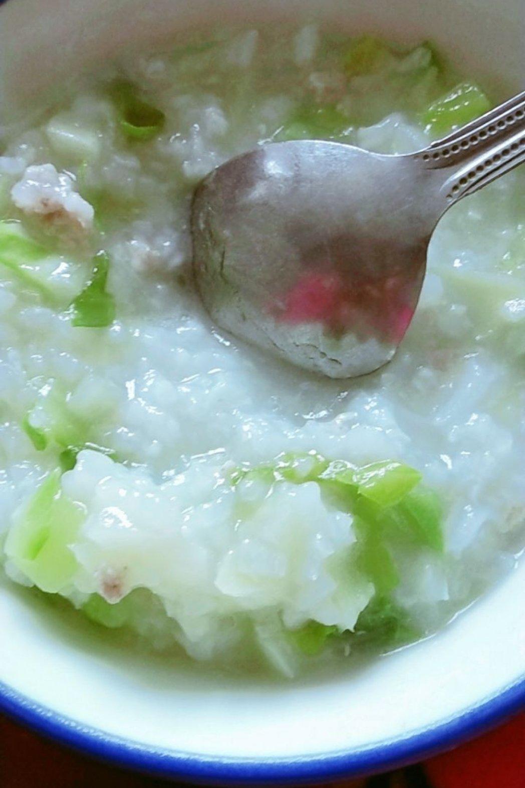 斑芝树做的营养白菜瘦肉粥