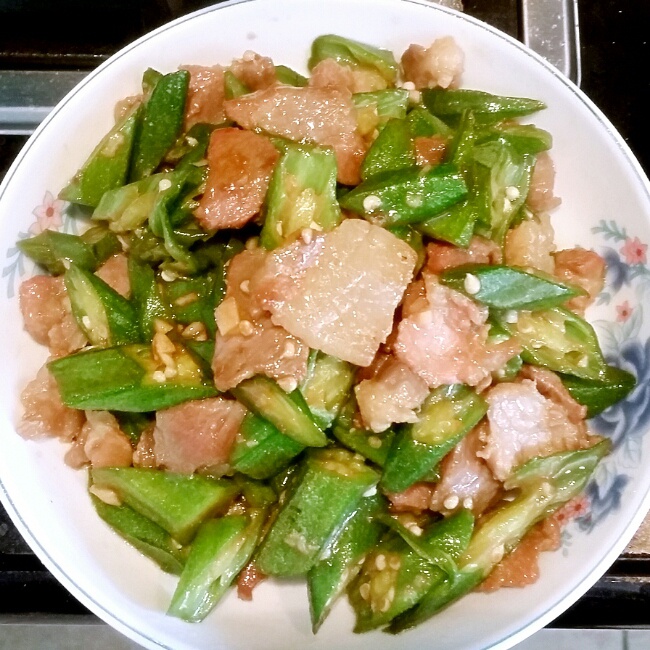 五花肉炒秋葵