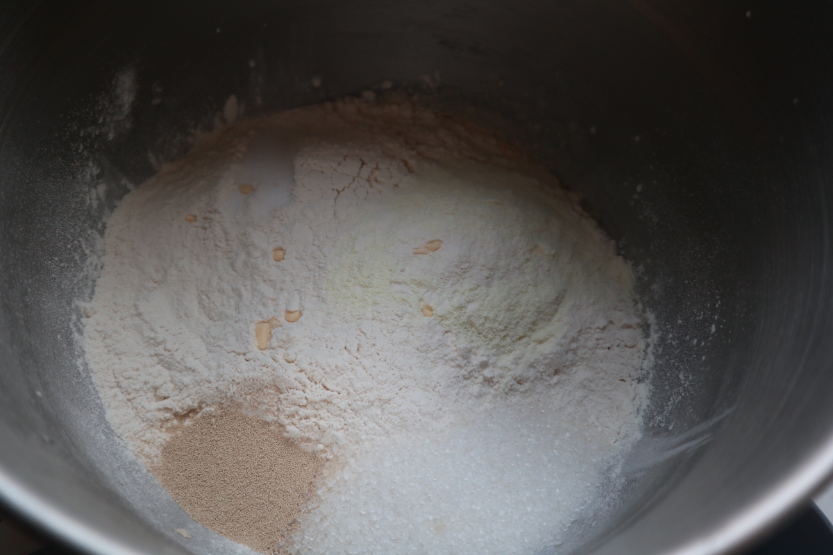一次发酵奶香手撕土司（消耗淡奶油）的做法 步骤2