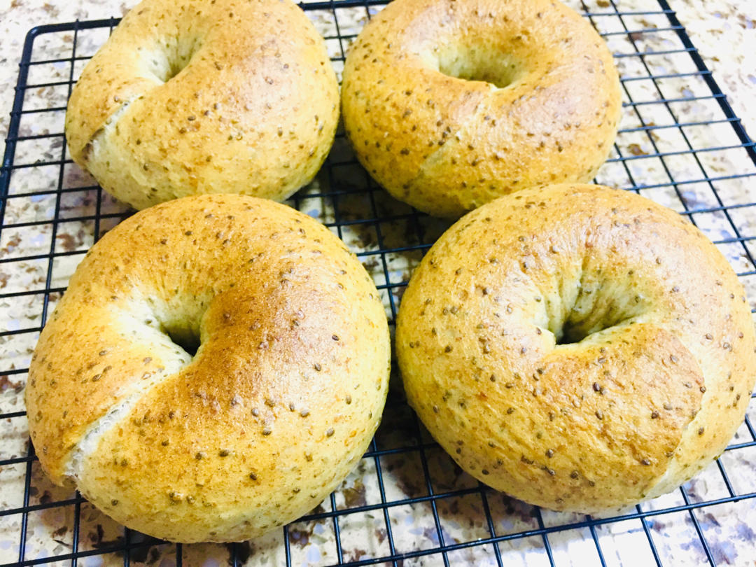 黑麦奇亚籽贝果