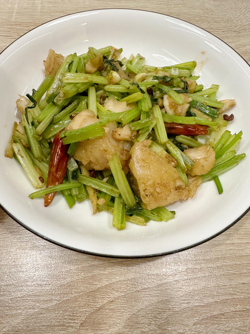 麻辣芹菜炒鳕鱼（减脂健康餐）