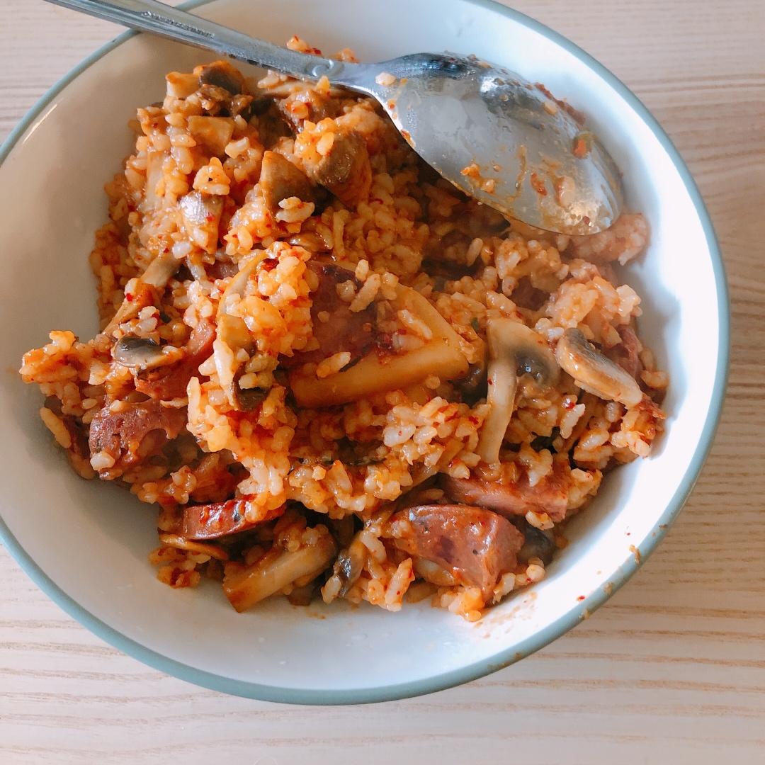 【在当地吃得开吗？泰国篇】
被名厨洪锡天和吕珍九大赞的泡菜炒饭BY李珉宇 김치볶음밥