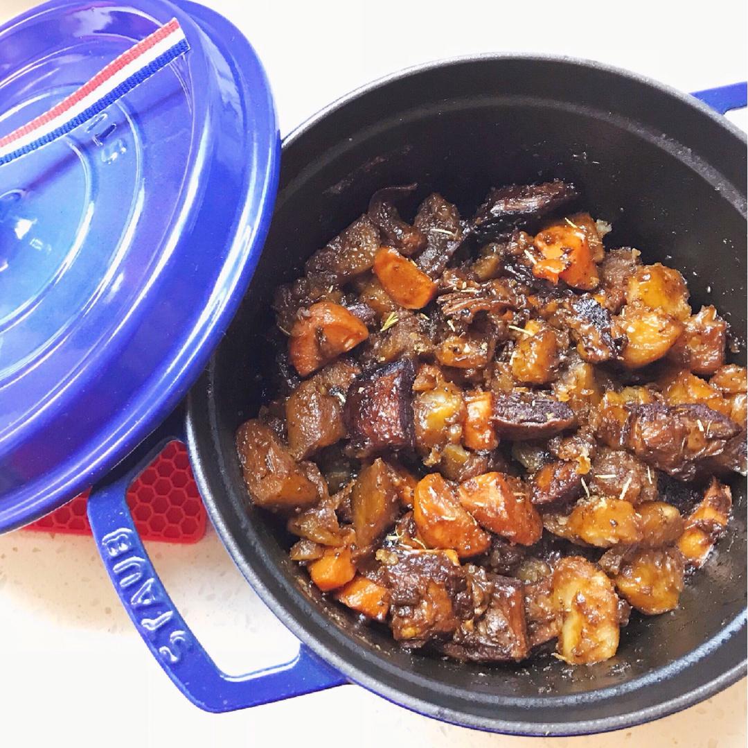 铸铁锅土豆炖牛肉